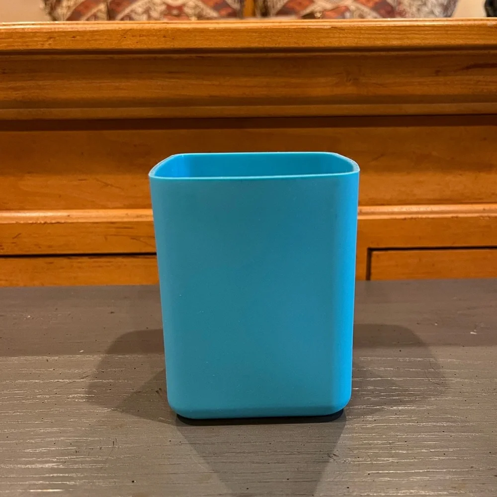 So Mine Blue Silicone Desk Pencil Holder